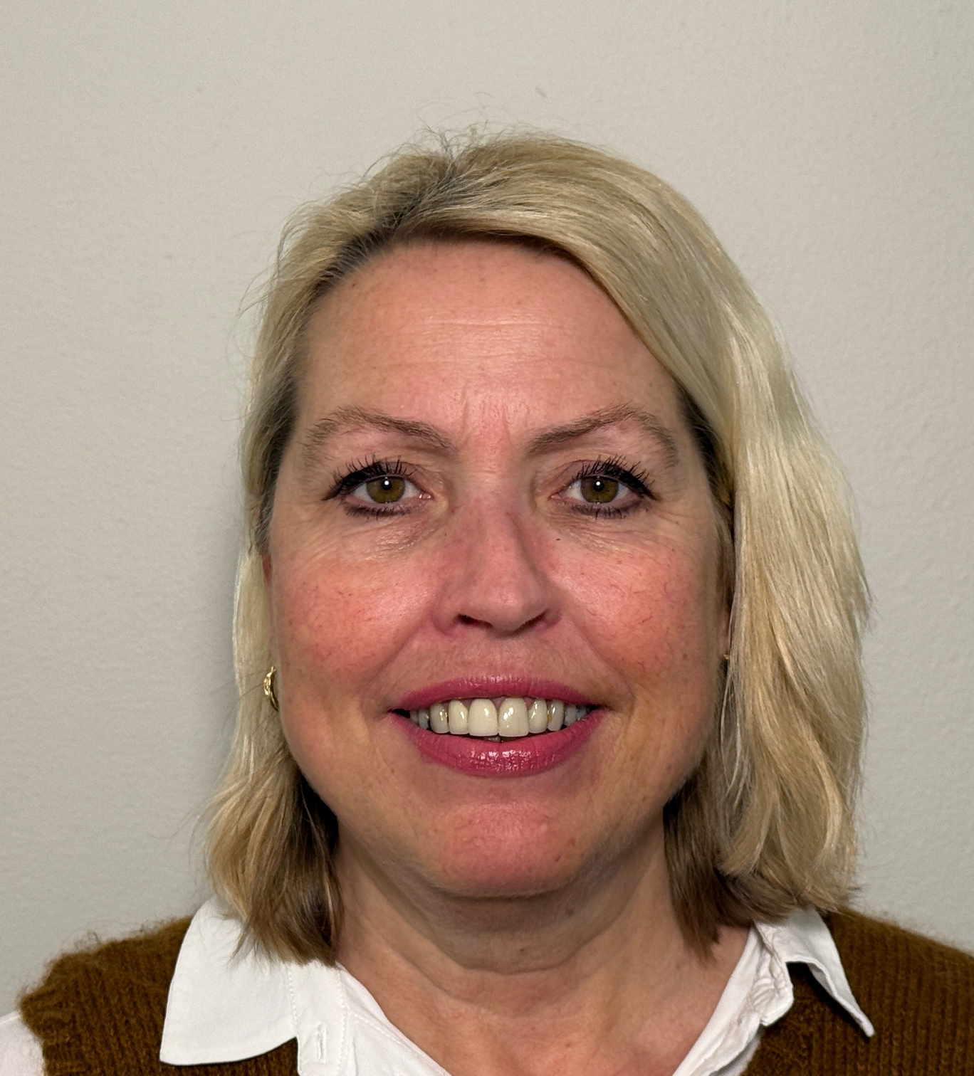 En person med blondt hår