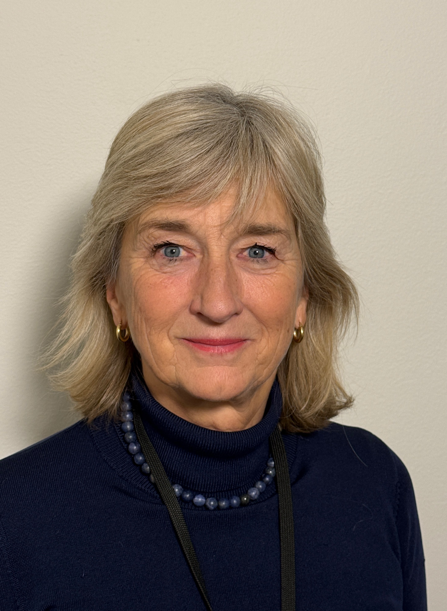 En kvinne med blondt hår