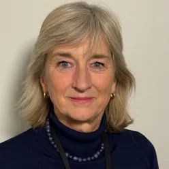 En kvinne med blondt hår