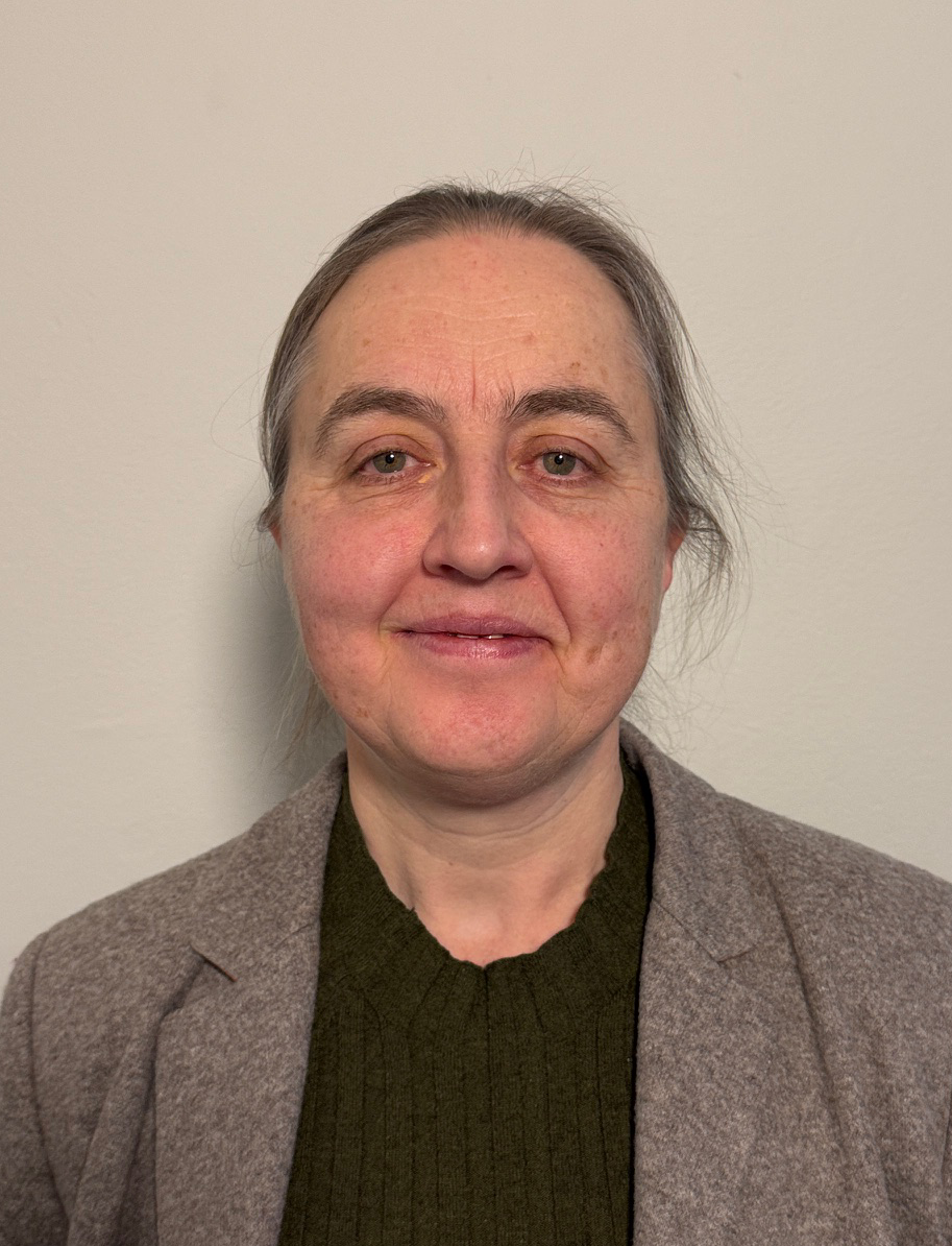 En mann med grått hår