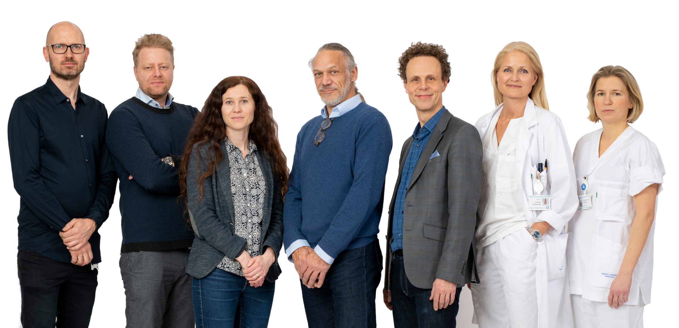 En gruppe mennesker som poserer for et bilde