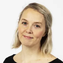 En kvinne med blondt hår