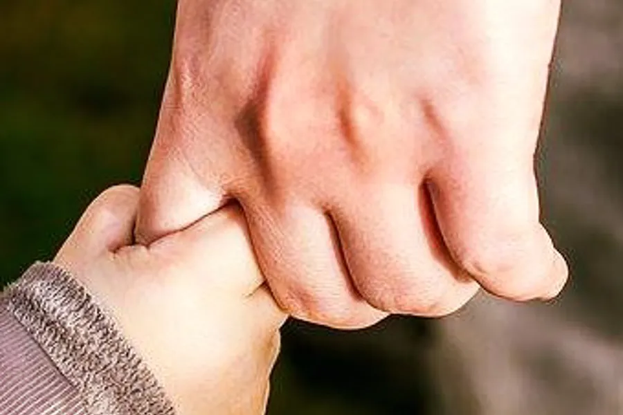 Et nærbilde av en hånd