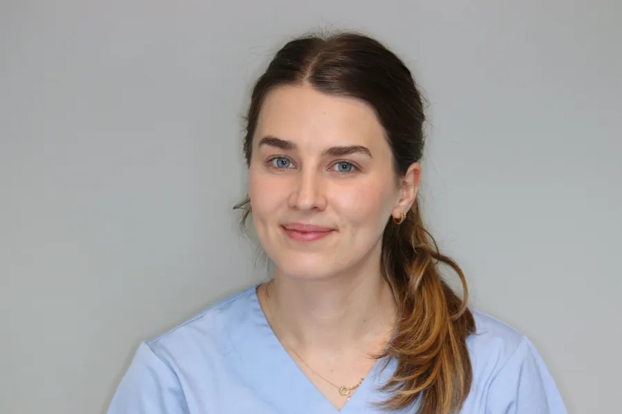 En person med langt hår