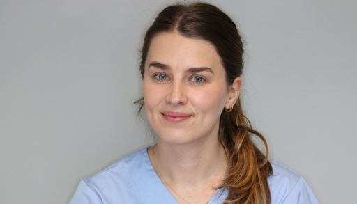 En person med langt hår