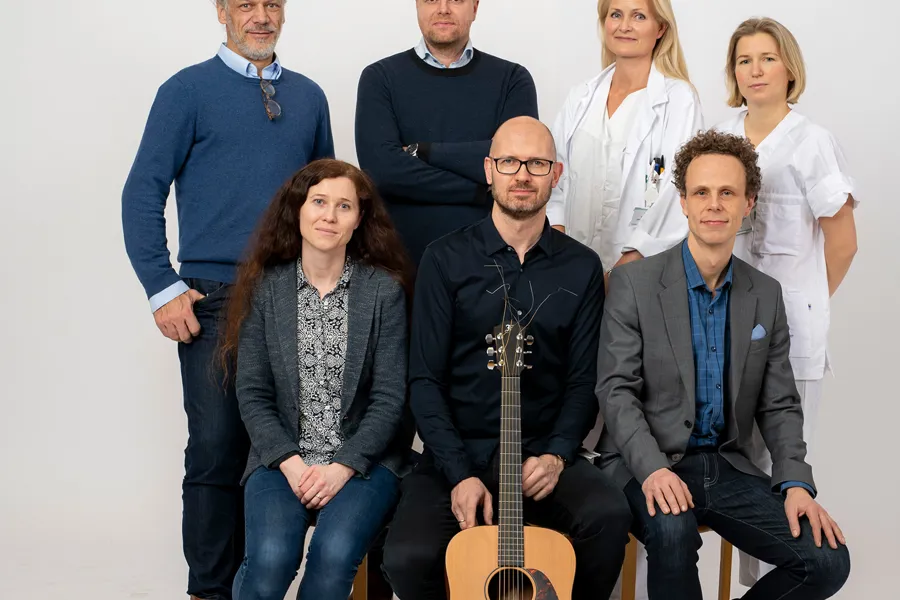 En gruppe mennesker som poserer for et bilde