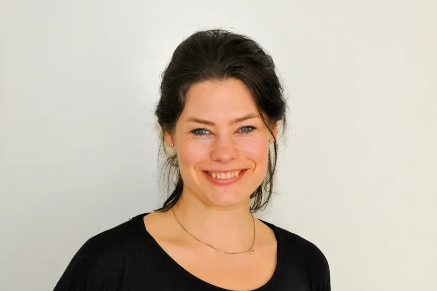 En person som smiler for kameraet