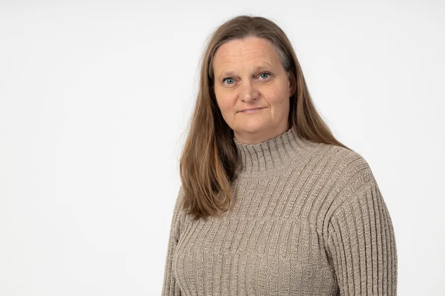 En person med langt hår