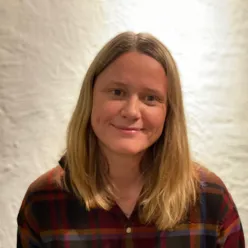 En kvinne med blondt hår