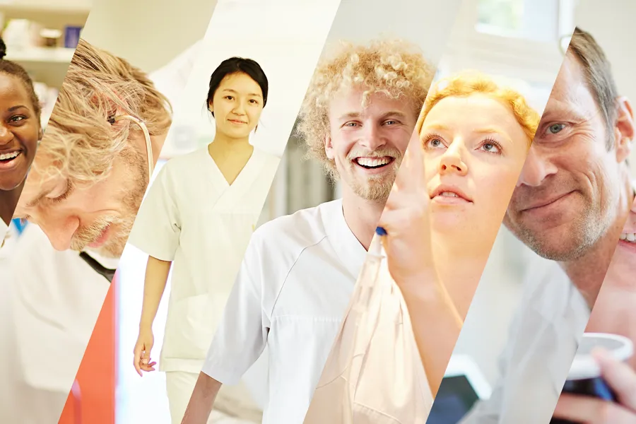 En gruppe mennesker som poserer for et bilde